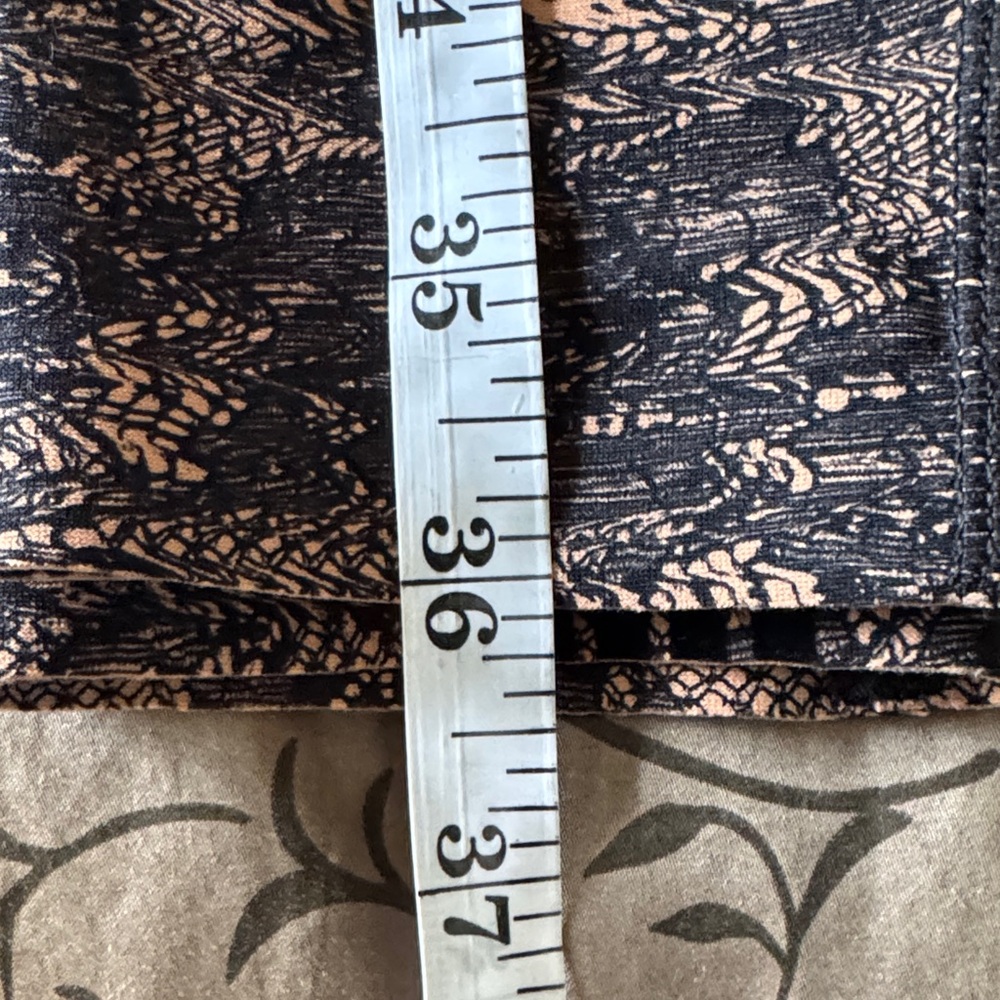 Savage X Fenty Sport by Rihanna – Flocked Lace Print Leggings (Size M, NWT) - Picture 4 of 9
